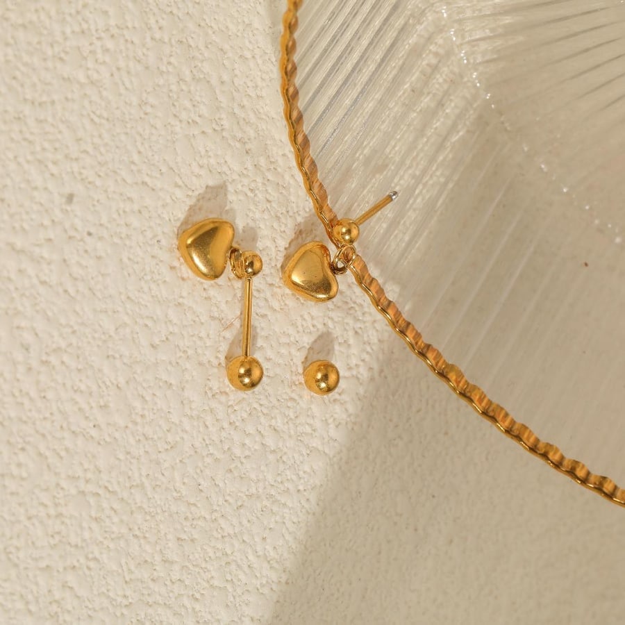 Aretes dorados colgantes con perla