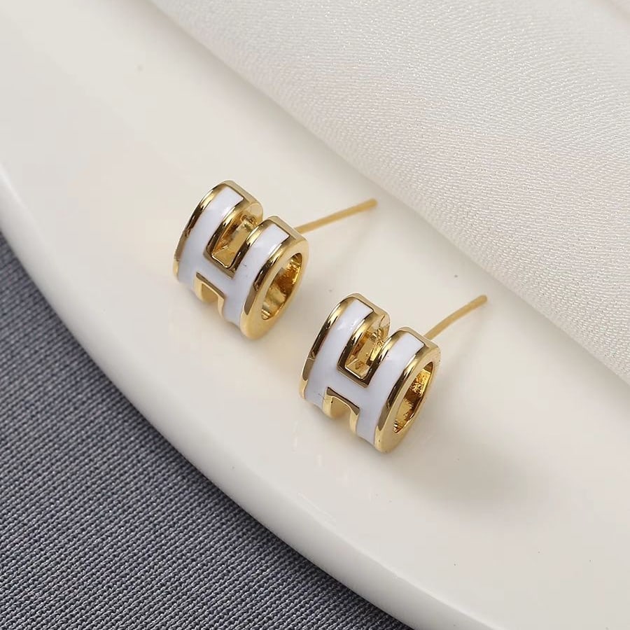 Huggies plateados con detalle dorado