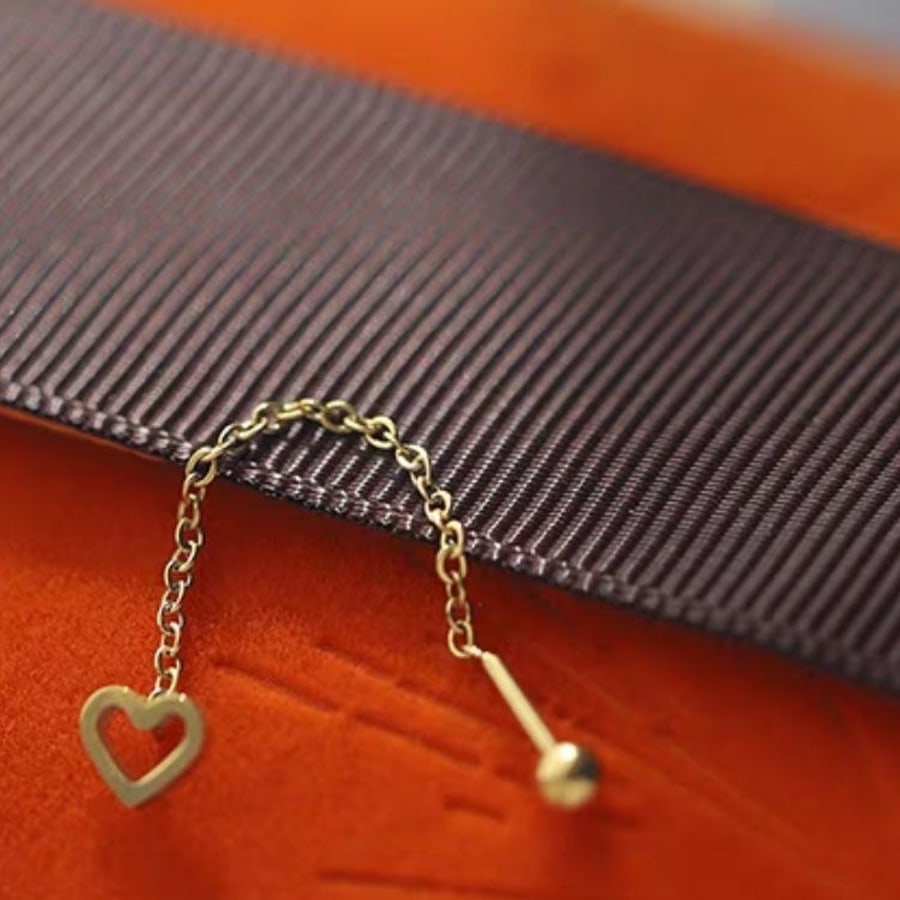 Arete colgante dorado con corazón