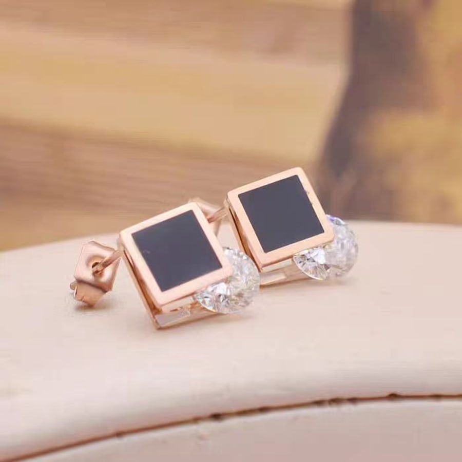 Aretes cuadrados negros con cristal