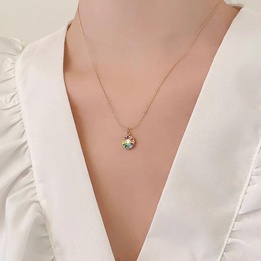 Cadena fina con dije verde pequeno