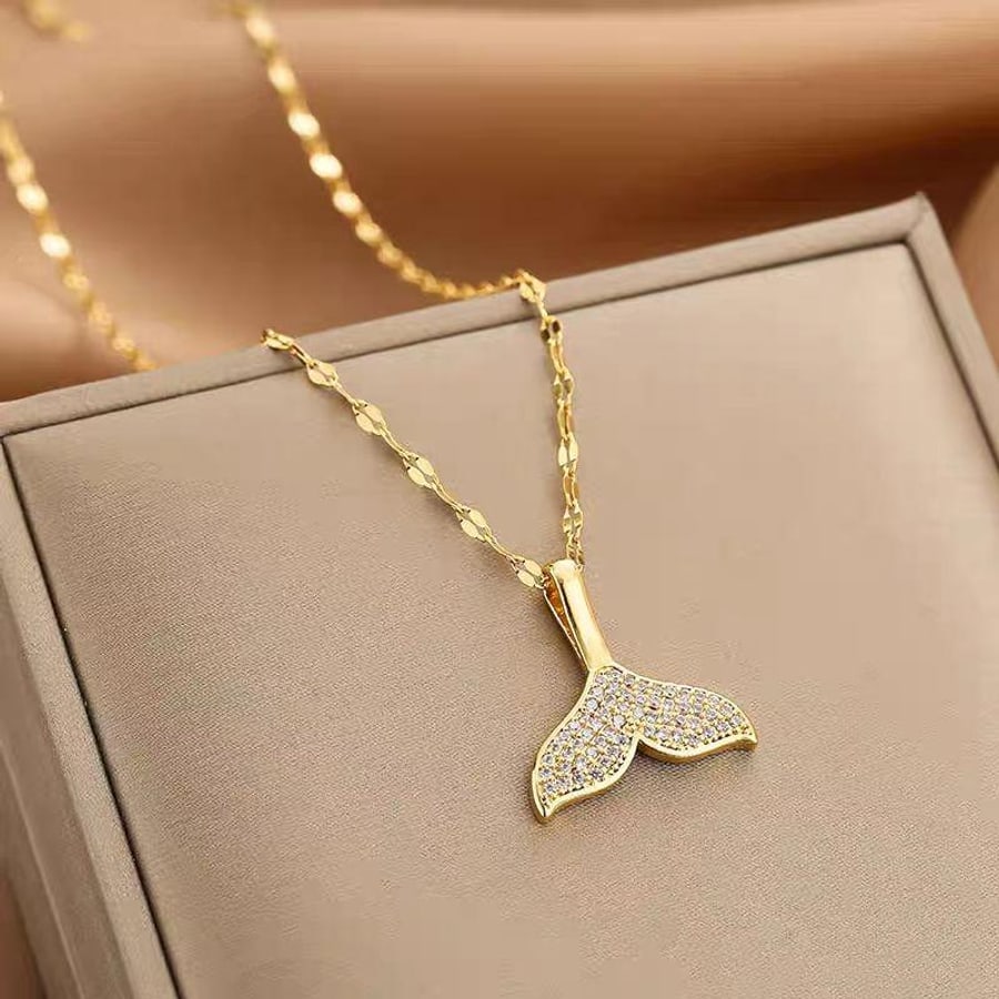 Collar dorado con dije cola de sirena