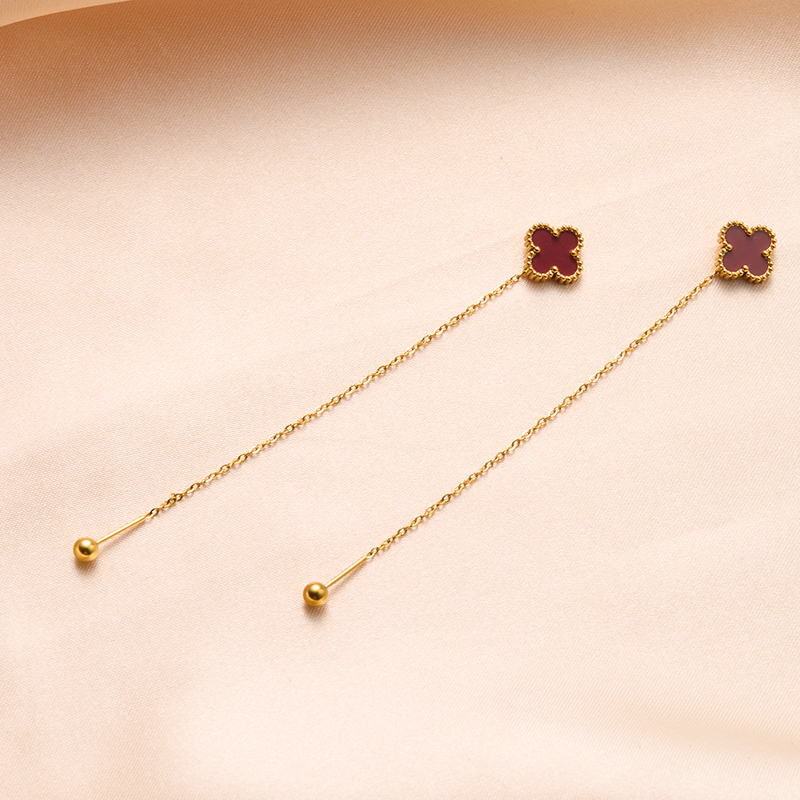 Aretes modernos para boutique
